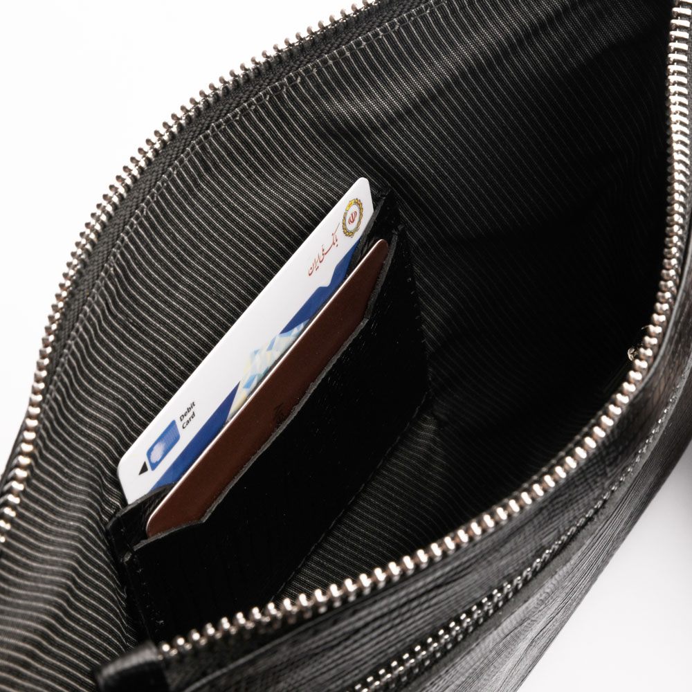 کیف دوشی زنانه طرح ویولتا چرم لیزاد مشکی کیف دوشی زنانه طرح ویولتا چرم لیزاد مشکی