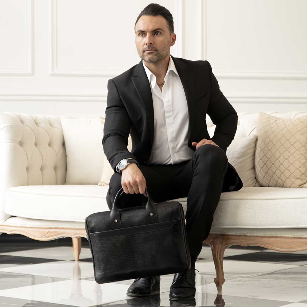 کیف اداری طرح گاندو چرم لیزارد مشکی کیف اداری طرح گاندو چرم لیزارد مشکی