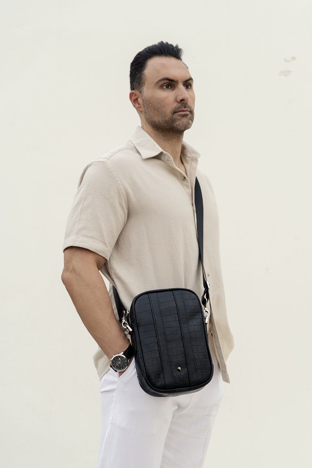 کیف کراس بادی مردانه طرح لونا چرم کروکودیلی مشکی