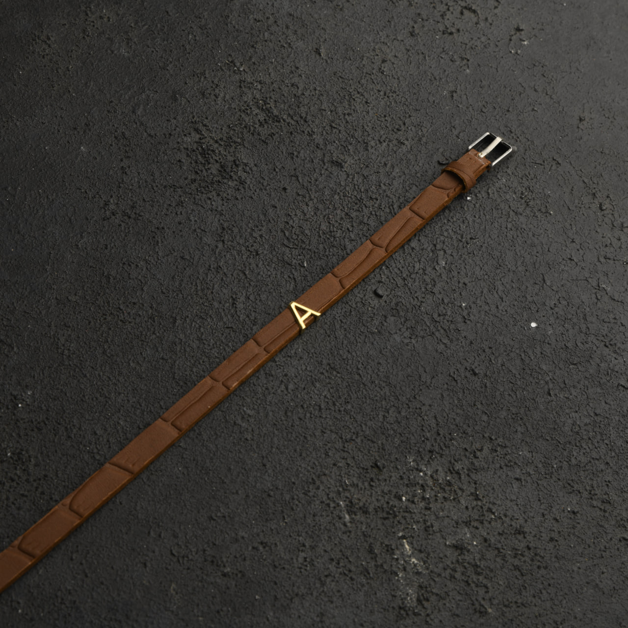 دستبند مردانه طلا چرم حرف A دستبند مردانه طلا چرم حرف A