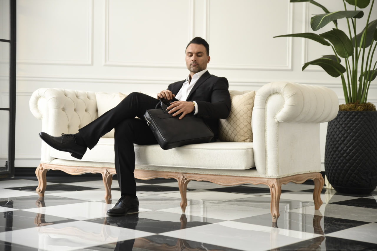 کیف اداری طرح گاندو چرم لیزارد مشکی کیف اداری طرح گاندو چرم لیزارد مشکی