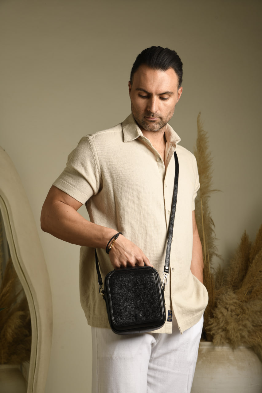 کیف کراس بادی مردانه طرح کایسر چرم فلوتر سرمه ای