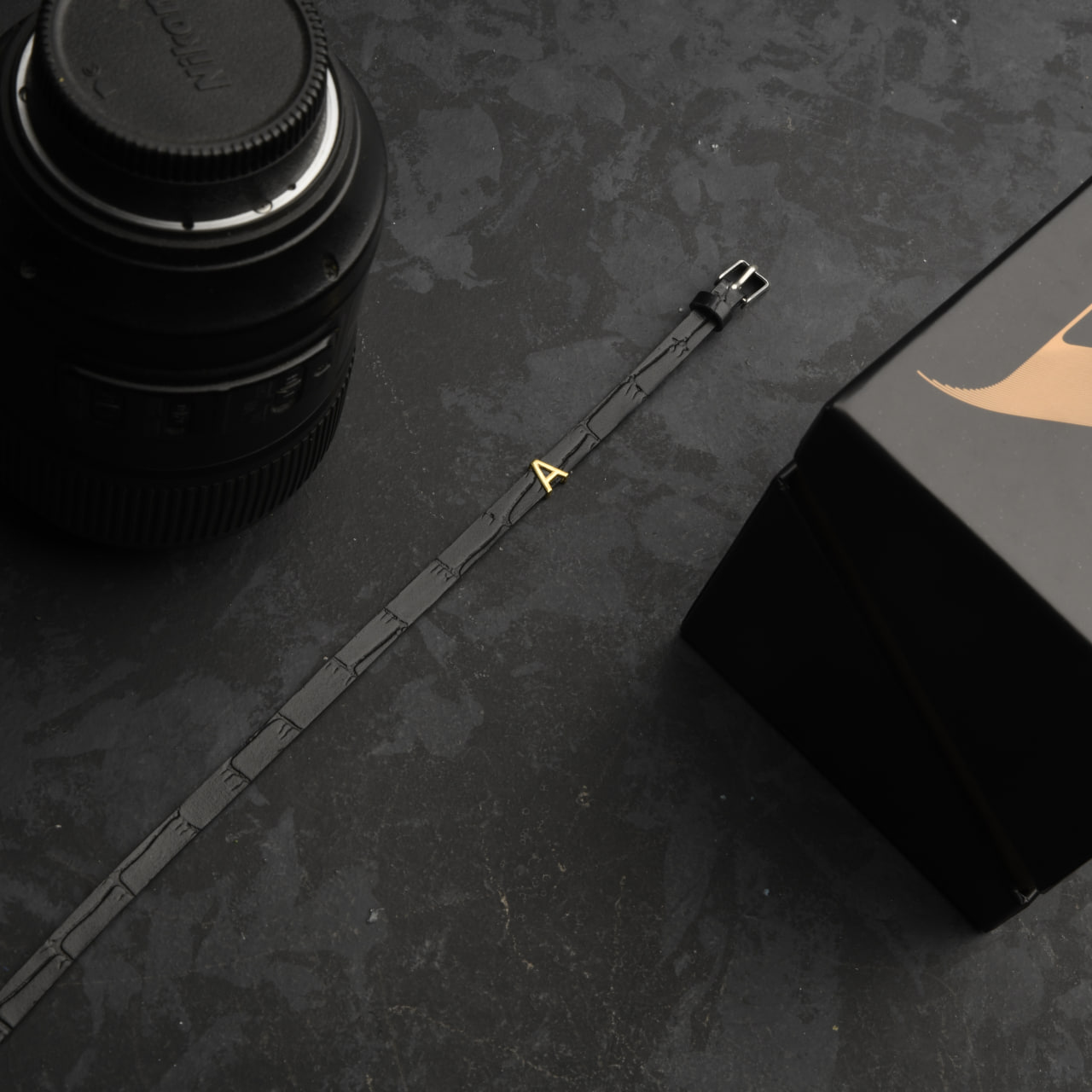 دستبند مردانه طلا چرم حرف A دستبند مردانه طلا چرم حرف A