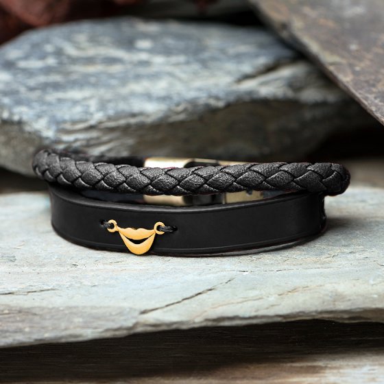 دستبند طلا چرم با پلاک طرح لب