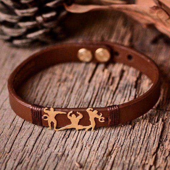 دستبند طلا چرم با پلاک طرح بدنسازی