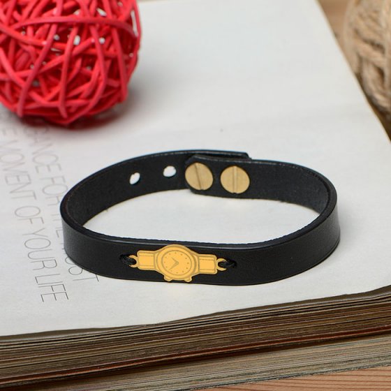 دستبند طلا چرم با پلاک طرح ساعت