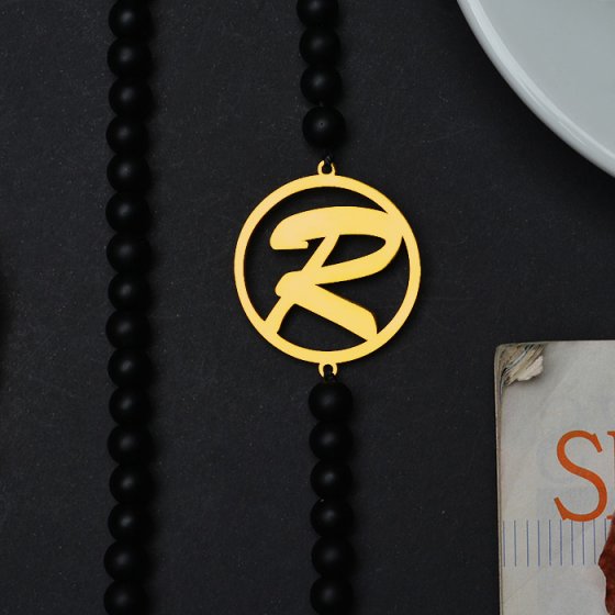گردنبند اونیکس با طلا حرف R