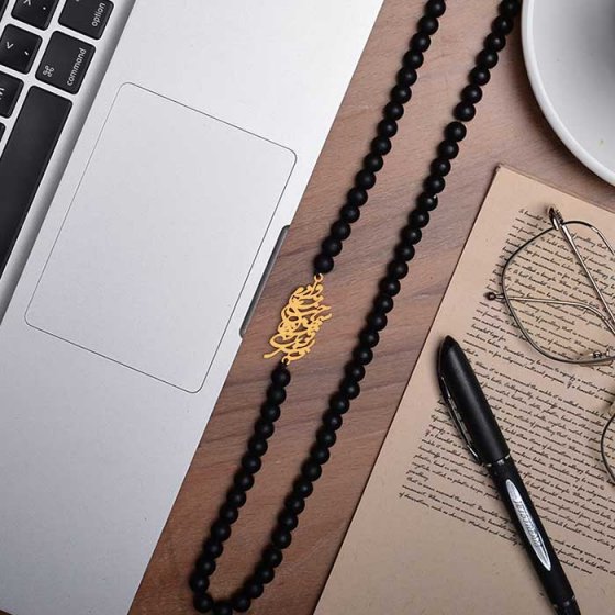 گردنبند با پلاک طلا شعر و از تمام جهان سهم من تو باشی و بس