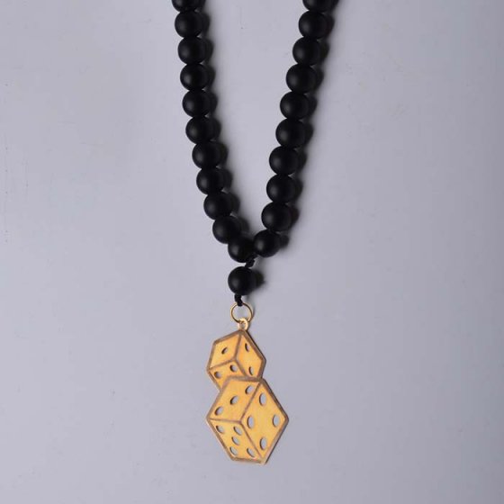 گردنبند با پلاک طلا طرح تاس