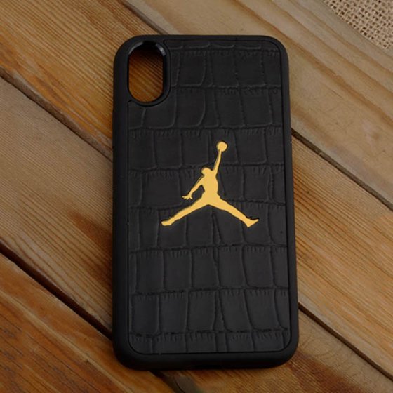 قاب موبایل چرم با پلاک طرح بسکتبالیست