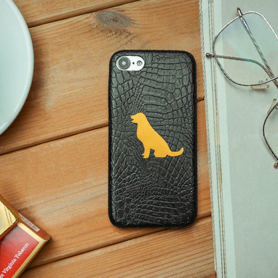 قاب موبایل چرم با پلاک طرح سگ