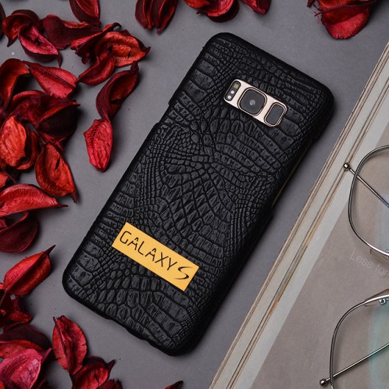 قاب موبایل چرم با پلاک طرح گلکسی