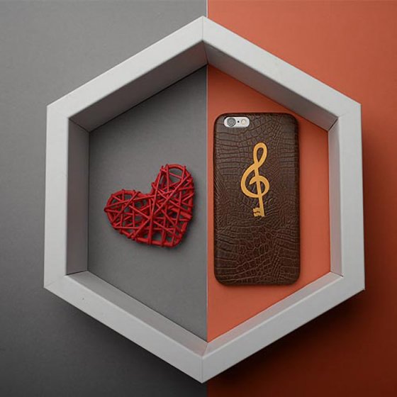 قاب موبایل چرم با پلاک طرح موسیقی