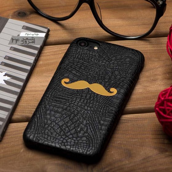 قاب موبایل چرم با پلاک طرح سیبیل