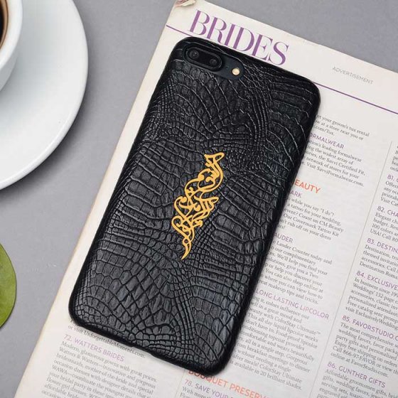 قاب موبایل چرمی با پلاک آشوبم آرامشم تویی