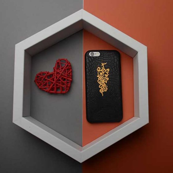 قاب موبایل چرمی با پلاک من آن توام مرا به من باز مده