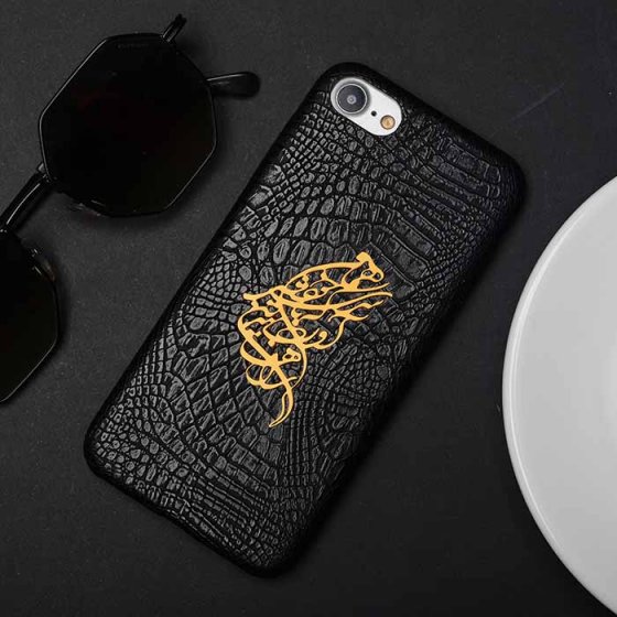 قاب موبایل چرمی با پلاک همان سری که با خودش آورد بهترین هارا