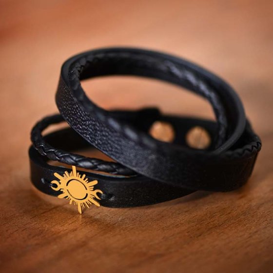دستبند طلا چرم با پلاک طرح خورشید