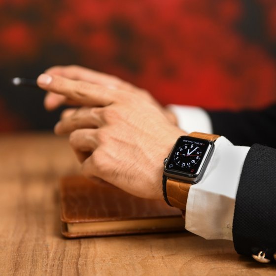 بند اپل واچ طلا چرم اسم رامین