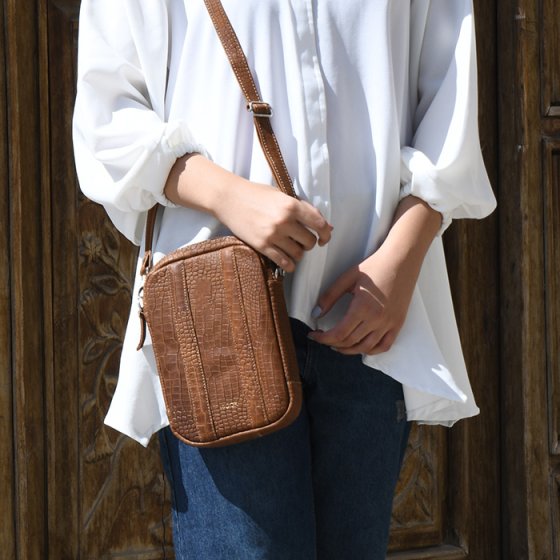 کیف کراس بادی چرم با پلاک اسم سحر