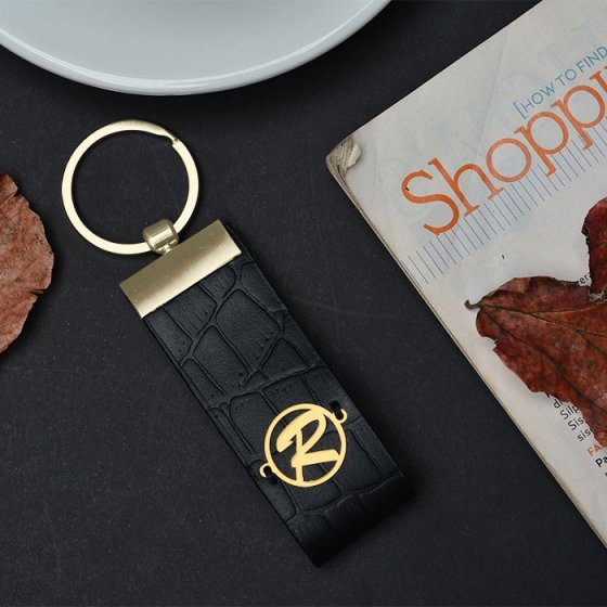 جاکلیدی طلا چرم با پلاک حرف R