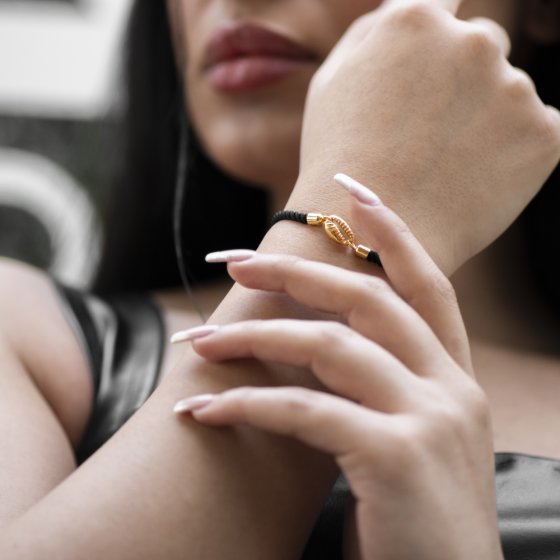 دستبند زنانه طلا طرح گوش ماهی