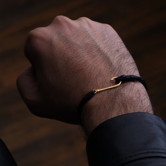 دستبند طلا چرم مردانه طرح قلاب