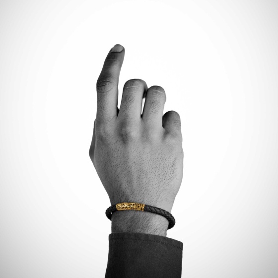 دستبند مردانه طلا فیوژن طرح شعر (خودرا بنگر تمام عالم در توست)