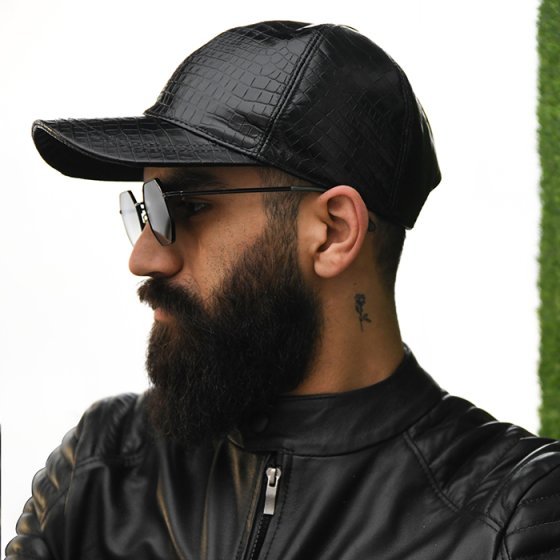 کلاه چرم با پلاک اسم شارا