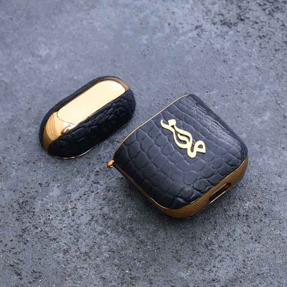 قاب چرم ایرپاد با پلاک اسم مانا