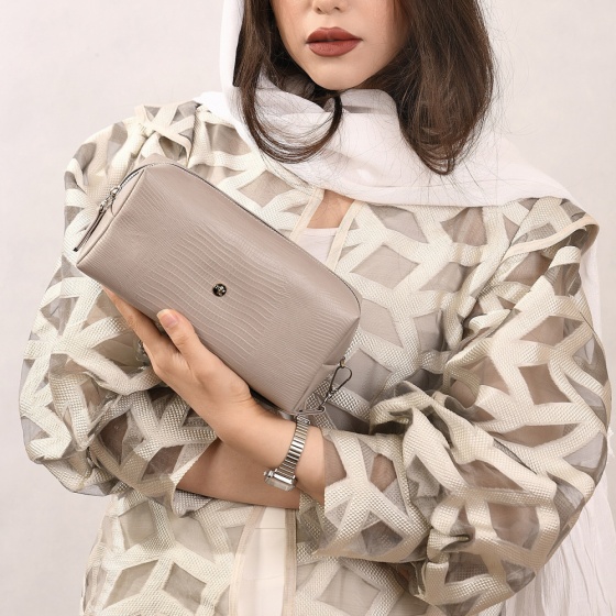 کیف لوازم آرایش چرم خاکستری