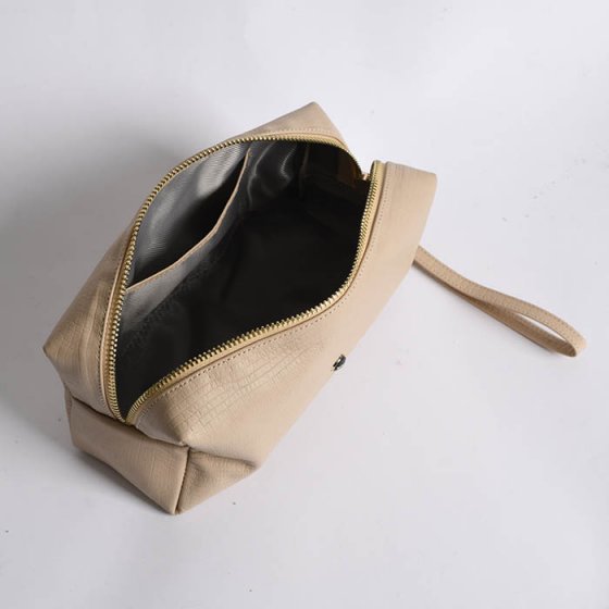 کیف لوازم آرایش چرم کرم