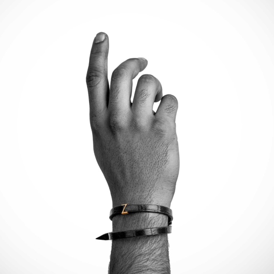 دستبند مردانه طلا چرم حرف Z