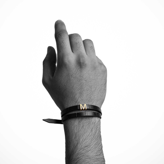 دستبند مردانه طلا چرم حرف M