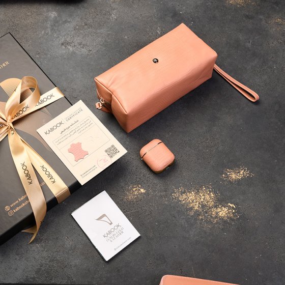 ست قاب ایرپاد و کیف لوازم آرایش چرم صورتی