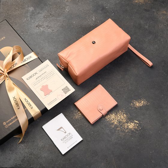 ست کیف آرایشی و کیف کارت 4 لت چرم صورتی