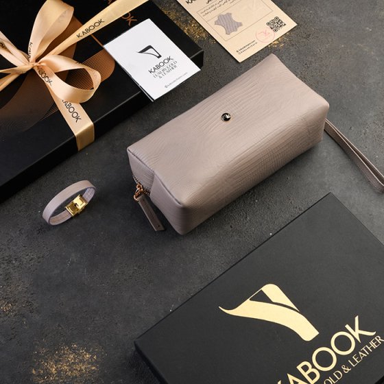 ست دستبند و کیف آرایشی چرم خاکستری