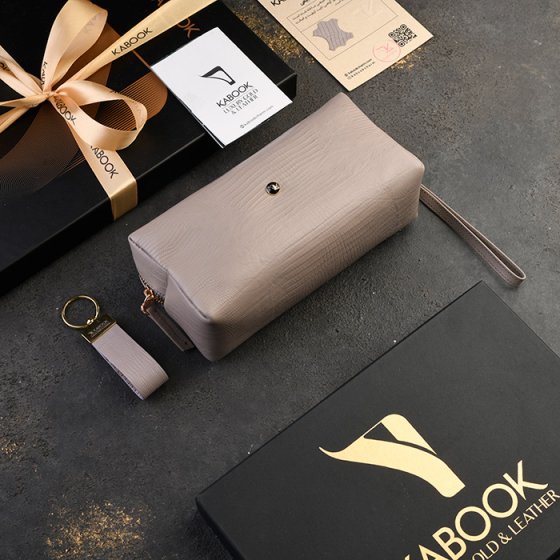 ست جاکلیدی و کیف آرایشی چرم خاکستری