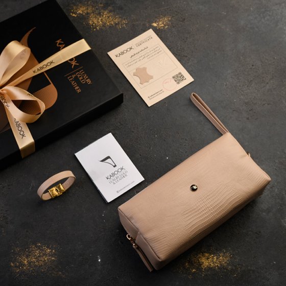 ست دستبند و کیف آرایشی زنانه چرم کرم