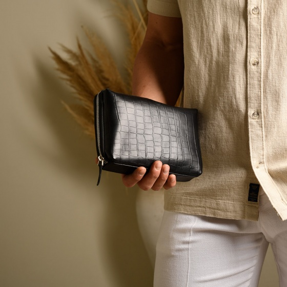 کیف پاسپورتی چرم کروکودیل مشکی