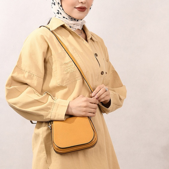 کیف دوشی زنانه طرح رستا متوسط چرم فلوتر زرد