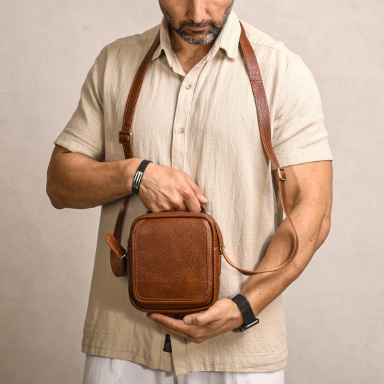 کیف کراس بادی مردانه طرح کایسر چرم فلوتر عسلی k