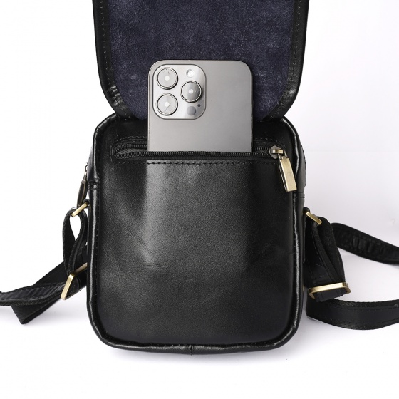 کیف کراس بادی مردانه طرح کایسر چرم ساده مشکی