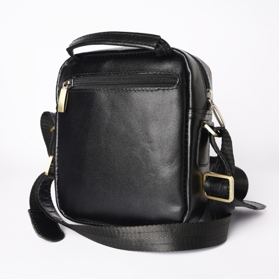 کیف کراس بادی مردانه طرح کایسر چرم ساده مشکی