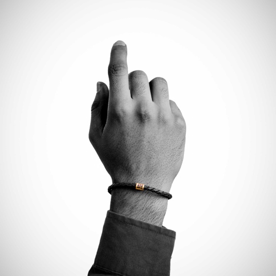 دستبند چرم طلا مردانه طرح لامورا