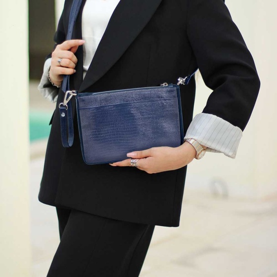 کیف دوشی زنانه ویولتا سورمه ای