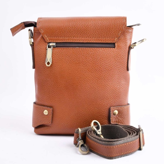 کیف کراس بادی مردانه طرح فامیلا چرم فلوتر عسلی