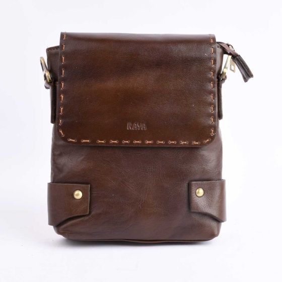 کیف کراس بادی مردانه طرح فامیلا چرم ساده قهوه ای