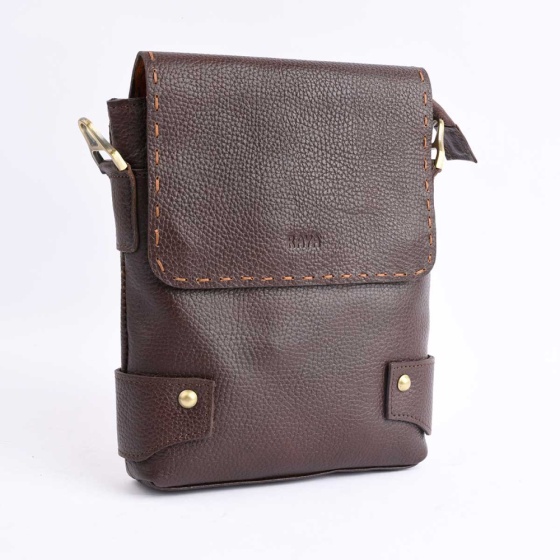 کیف کراس بادی مردانه طرح فامیلا چرم فلوتر قهوه ای