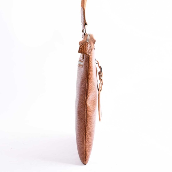 دوشی زنانه بغل قفل دار (رمزدار ) چرم عسلی فلوتر E3